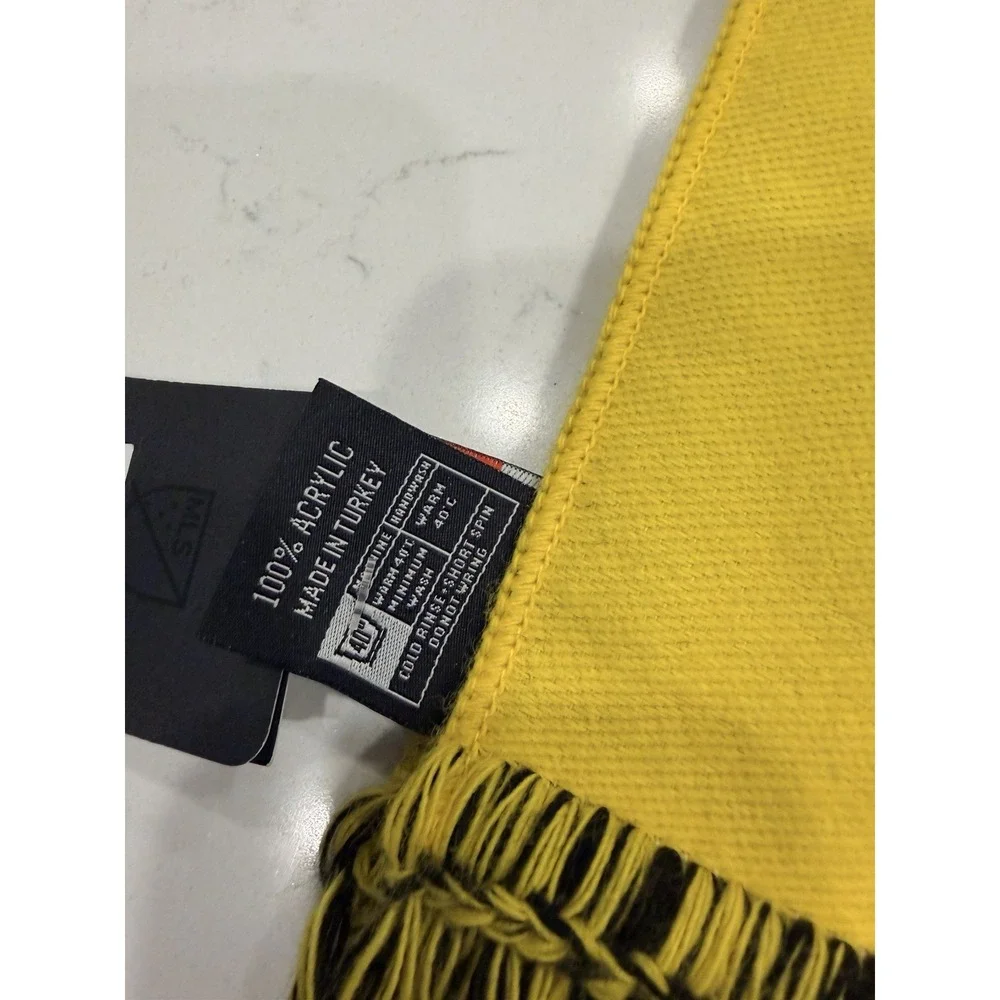 Columbus Crew 96 RUFFNECK Brand MLS Soccer Scarf Yellow & Black  100% Acrylic